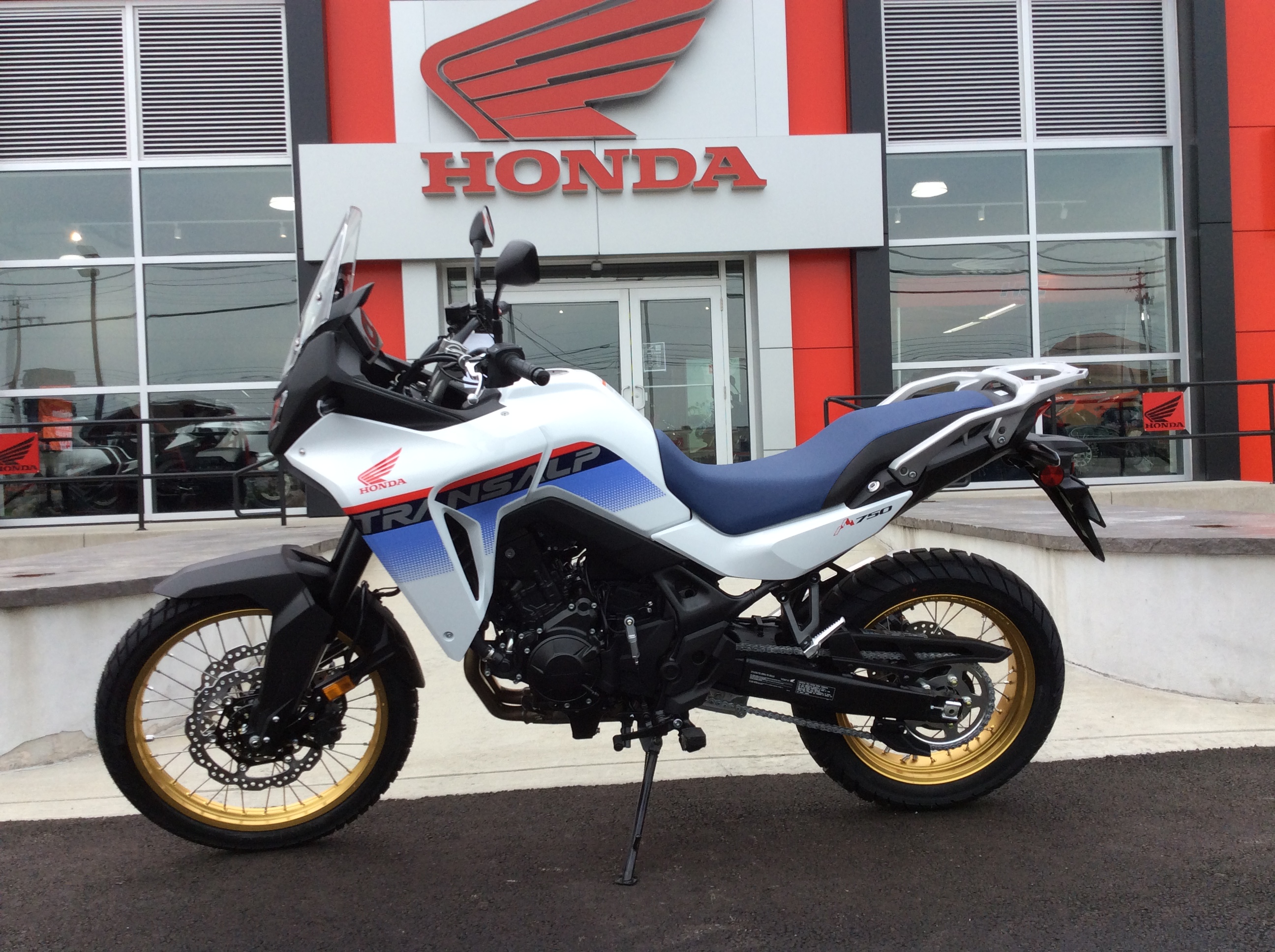 2025 Honda TRANSALP - Photo 3